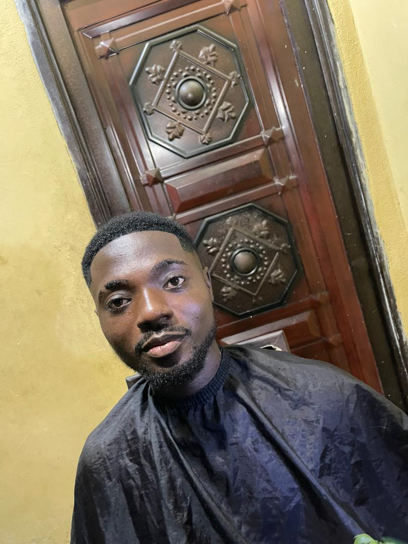 Men's haircut at home in Sapele